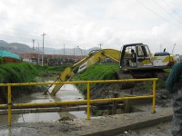 EL "DRAGADO" DEL RIO SOACHA ! BENEFICIO PARA LA COMUNIDAD O PAÑITOS DE AGUA TÍBIA?